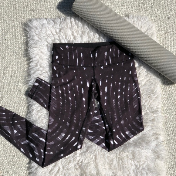 lululemon athletica Pants - lululemon • Wunder Under Printed Leggings size 8